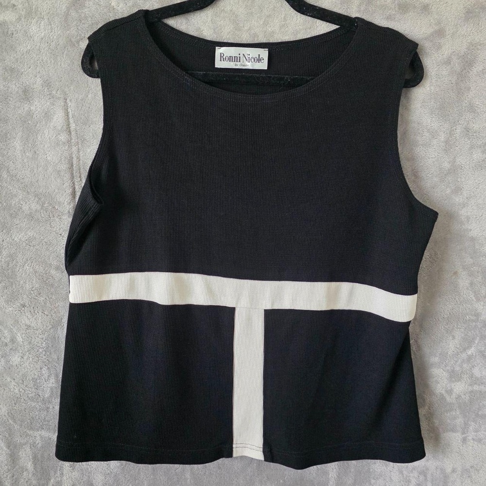 Vintage Ronni Nicole Black & White Colorblock Sleeveless Top